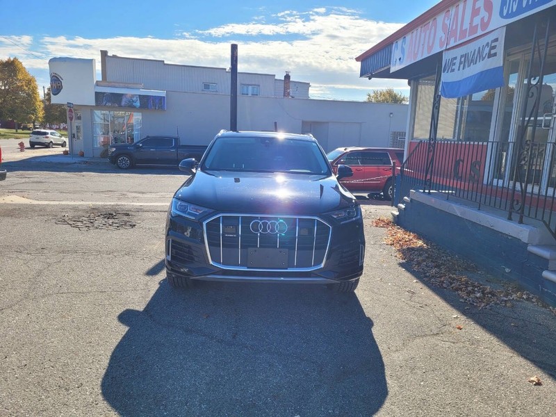 Audi Q7 Vehicle Full-screen Gallery Image 03