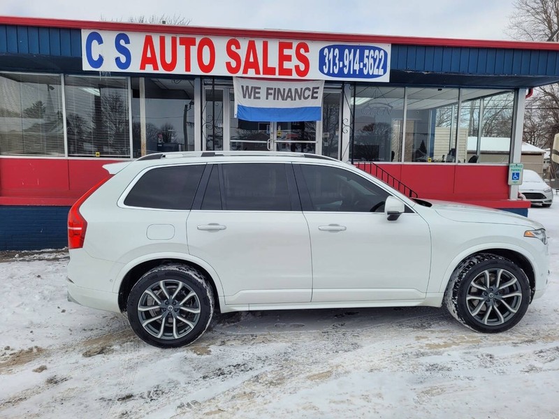 Volvo XC90 Vehicle Full-screen Gallery Image 03