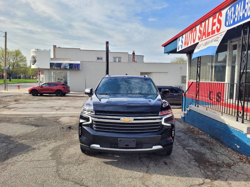 Chevrolet Suburban Vehicle Full-screen Gallery Image 03