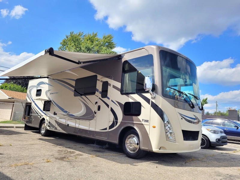 Ford F-53 Motorhome Stripped Chassis Vehicle Full-screen Gallery Image 02