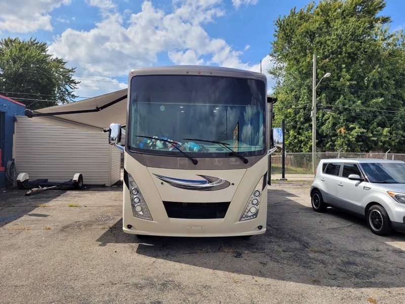 Ford F-53 Motorhome Stripped Chassis Vehicle Full-screen Gallery Image 03
