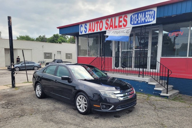 Ford Fusion Vehicle Full-screen Gallery Image 02