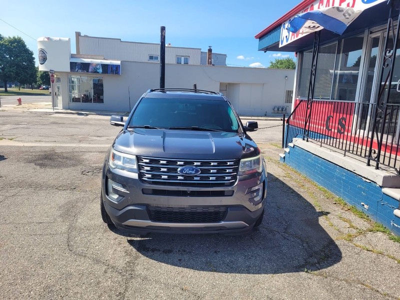Ford Explorer Vehicle Full-screen Gallery Image 03