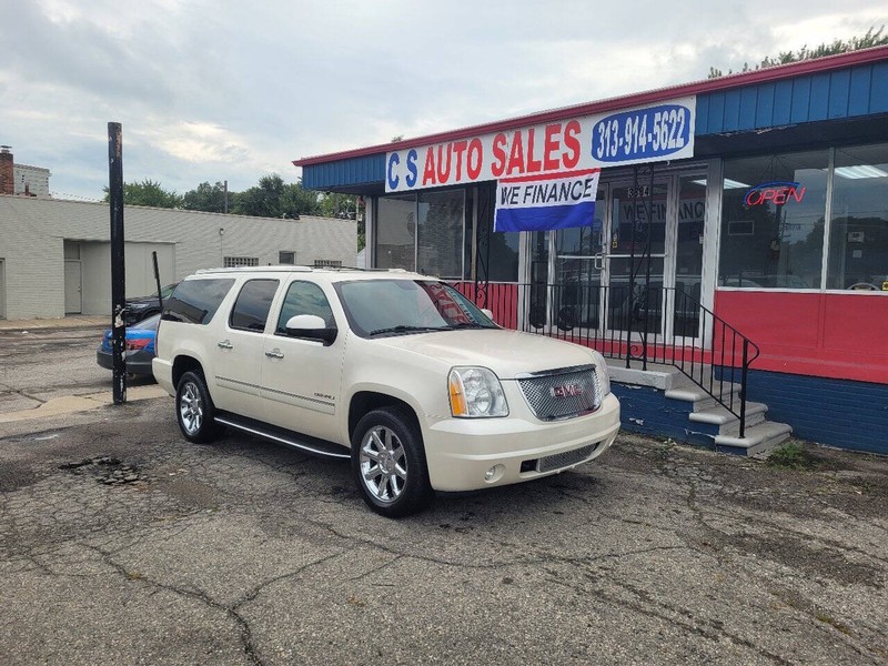 GMC Yukon XL Vehicle Full-screen Gallery Image 02