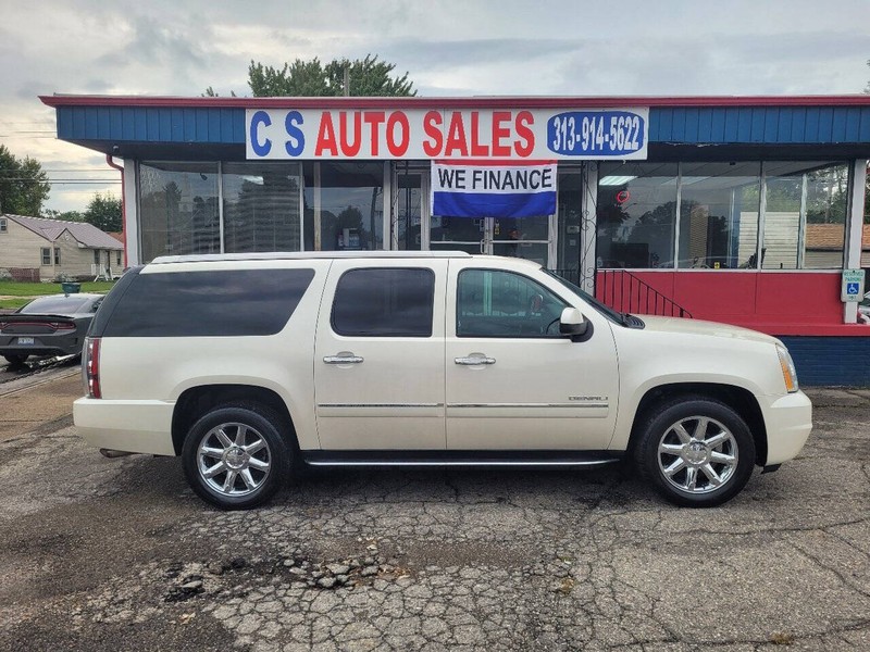 GMC Yukon XL Vehicle Full-screen Gallery Image 03