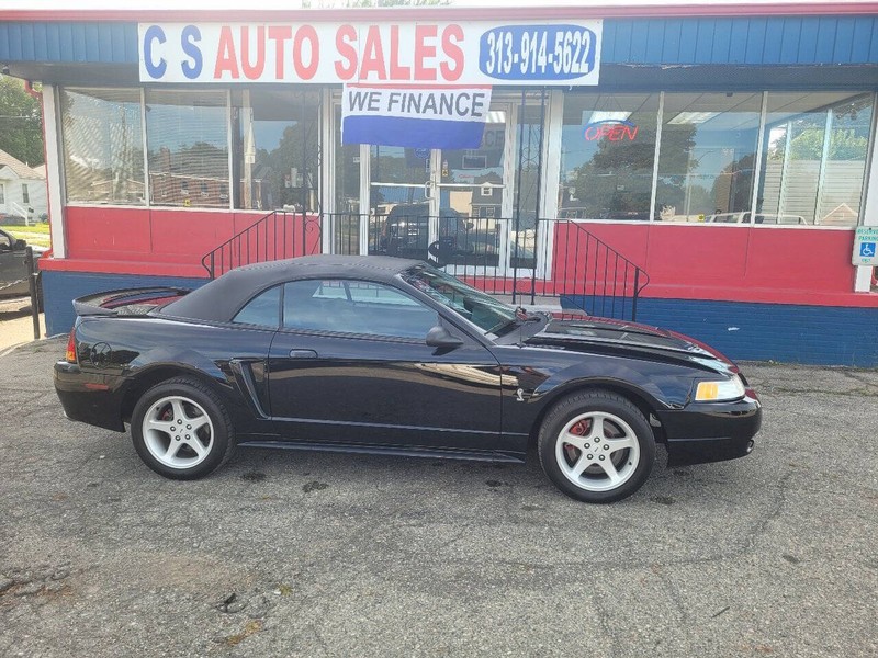 Ford Mustang Vehicle Full-screen Gallery Image 03