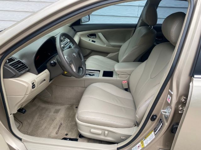 Toyota Camry Vehicle Image 05