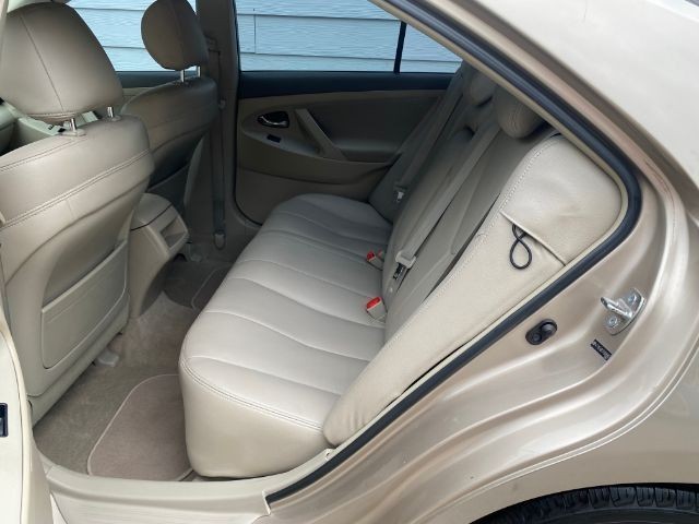 Toyota Camry Vehicle Image 06