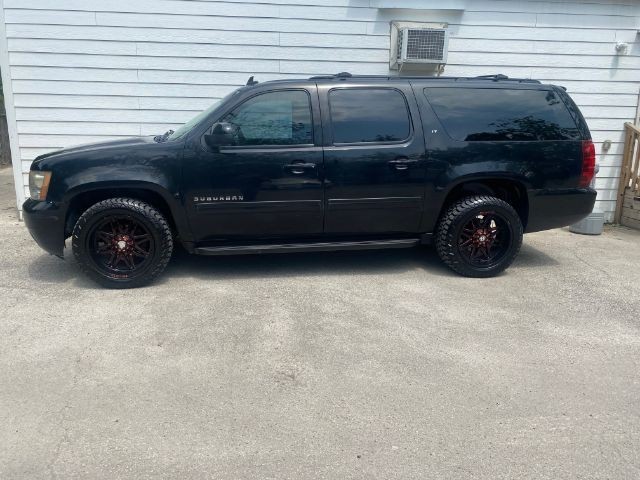 Chevrolet Suburban Vehicle Image 02