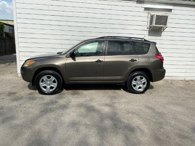 Toyota RAV4 Vehicle Image 02