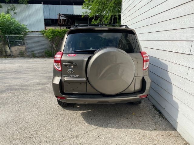 Toyota RAV4 Vehicle Image 04