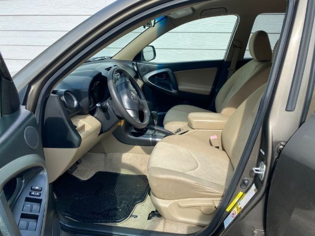 Toyota RAV4 Vehicle Image 05