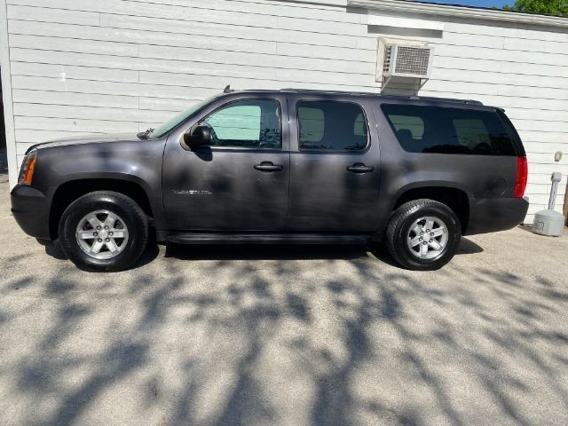 GMC Yukon XL Vehicle Image 02