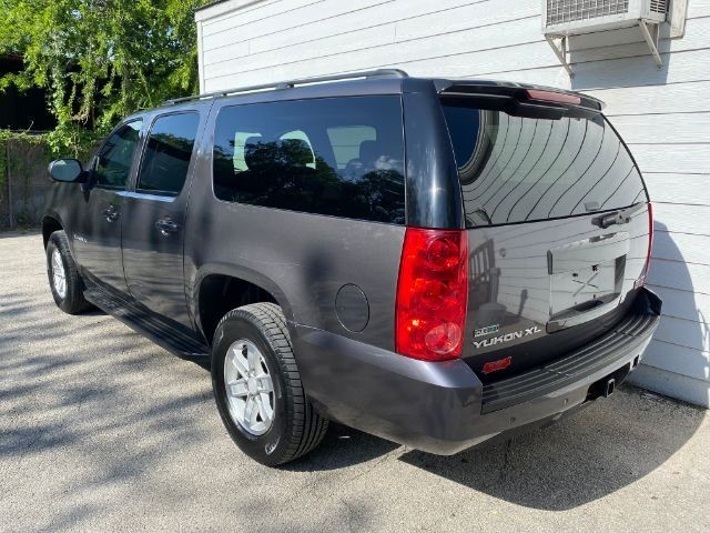 GMC Yukon XL Vehicle Image 03