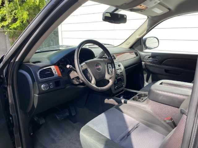 GMC Yukon XL Vehicle Image 05
