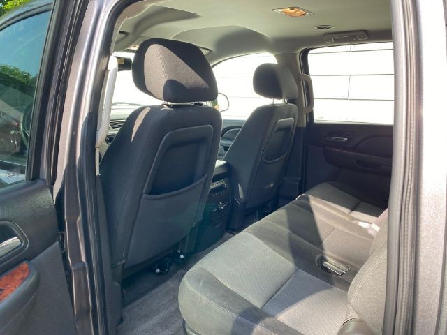 GMC Yukon XL Vehicle Image 06
