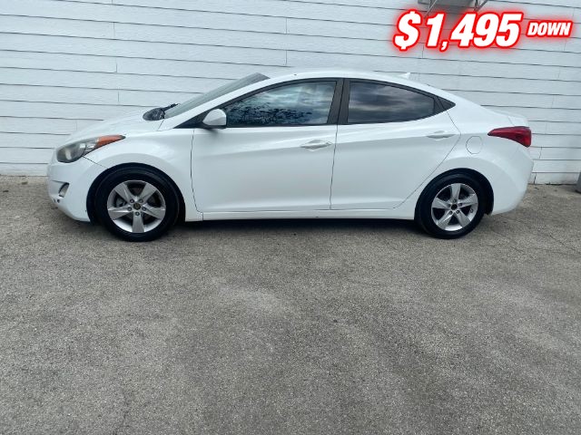 Hyundai Elantra Vehicle Image 02