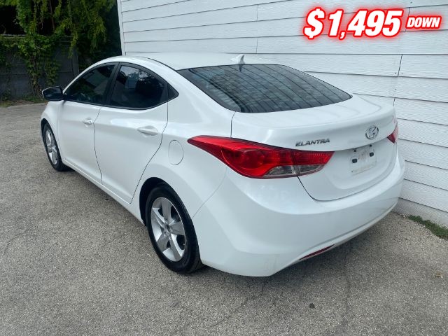 Hyundai Elantra Vehicle Image 03