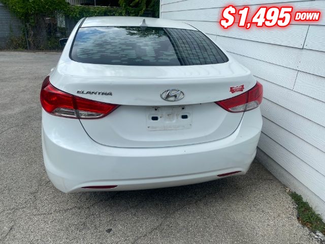 Hyundai Elantra Vehicle Image 04