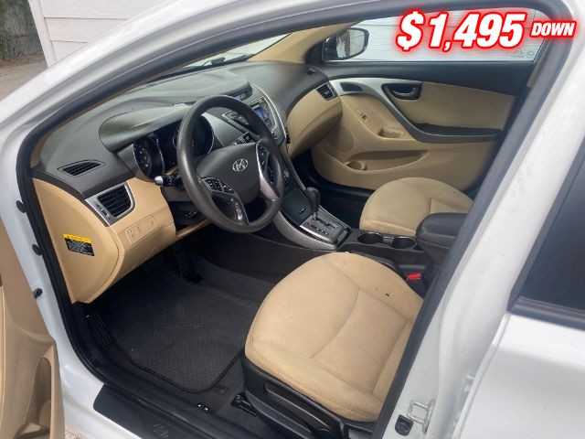 Hyundai Elantra Vehicle Image 05