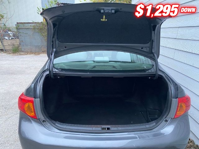 Toyota Corolla Vehicle Full-screen Gallery Image 07