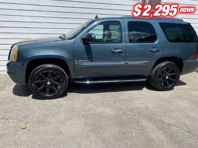 GMC Yukon Denali Vehicle Image 02
