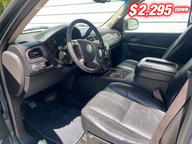 GMC Yukon Denali Vehicle Image 05