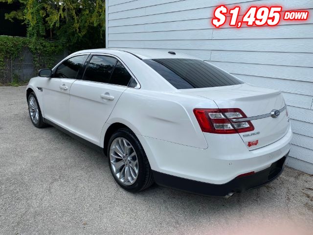 Ford Taurus Vehicle Image 03
