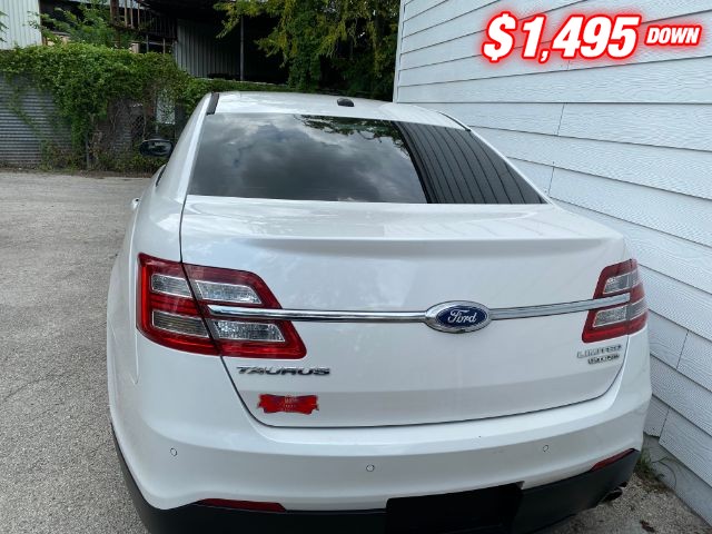 Ford Taurus Vehicle Image 04