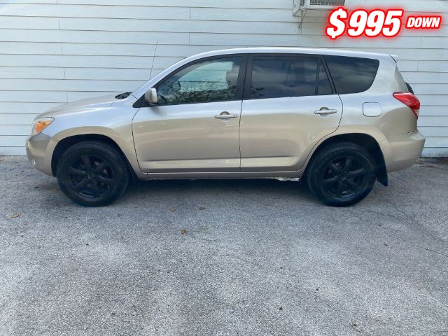 Toyota RAV4 Vehicle Image 02