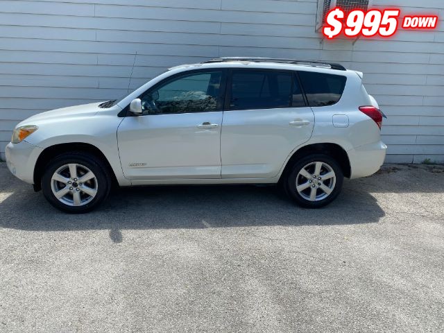 Toyota RAV4 Vehicle Image 02
