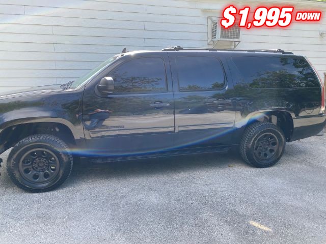 Chevrolet Suburban Vehicle Image 02