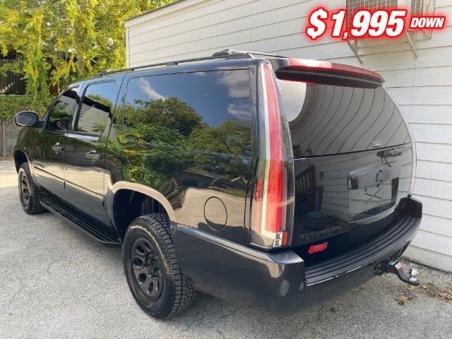 Chevrolet Suburban Vehicle Image 03