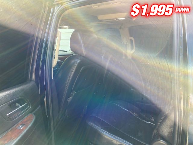 Chevrolet Suburban Vehicle Image 06