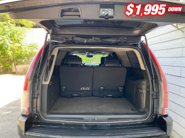 Chevrolet Suburban Vehicle Image 07