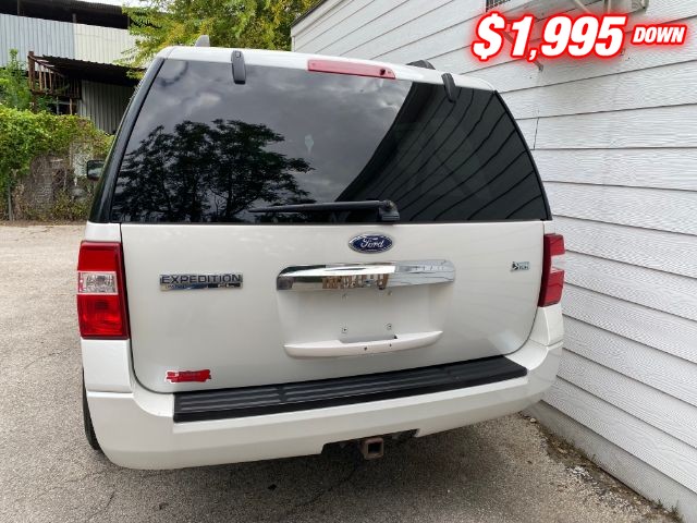 Ford Expedition EL Vehicle Image 04