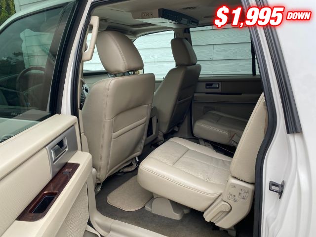 Ford Expedition EL Vehicle Image 06