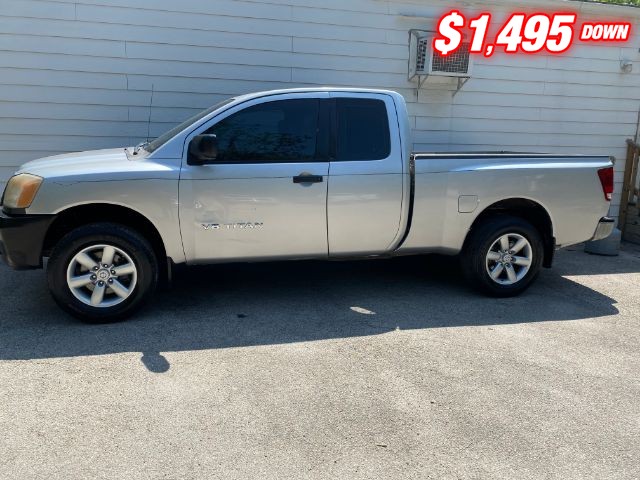 Nissan Titan Vehicle Image 02