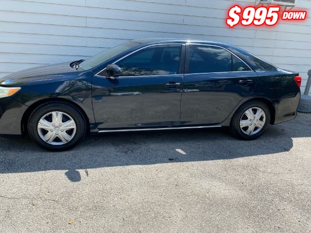 Toyota Camry Vehicle Image 02