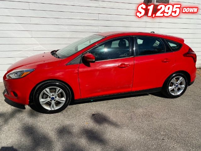 Ford Focus Hatchback Vehicle Image 02
