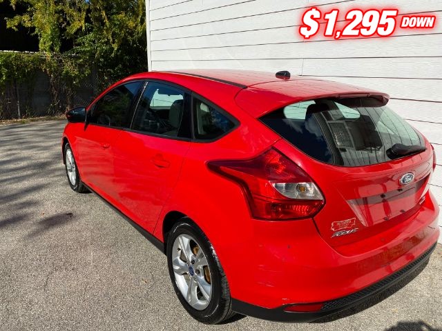 Ford Focus Hatchback Vehicle Image 03