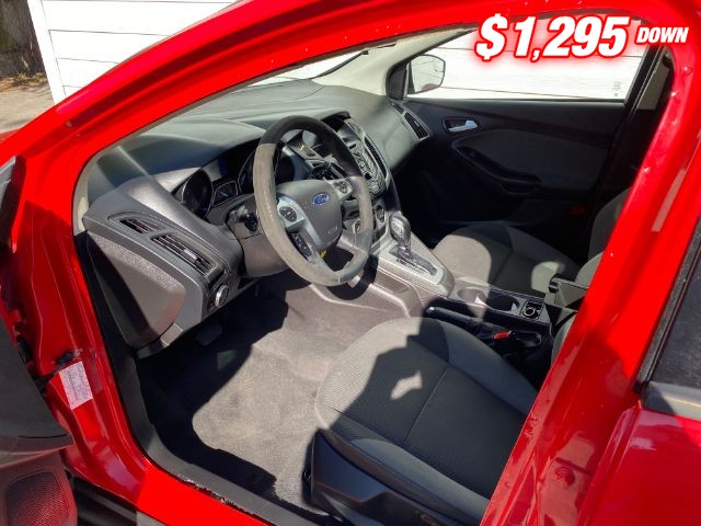 Ford Focus Hatchback Vehicle Image 05