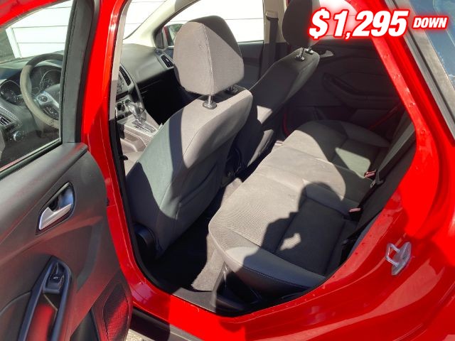 Ford Focus Hatchback Vehicle Image 06