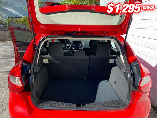 Ford Focus Hatchback Vehicle Image 07