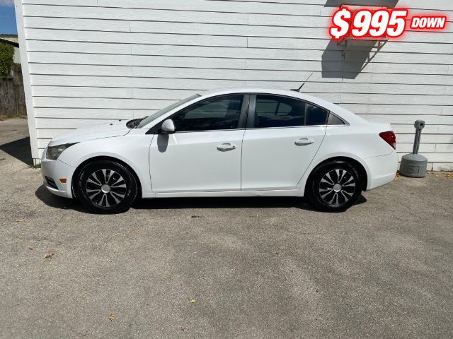 Chevrolet Cruze Vehicle Image 02