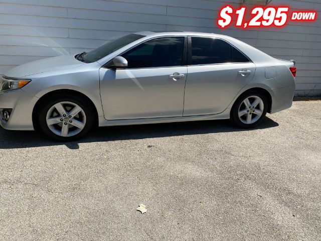Toyota Camry Vehicle Image 02