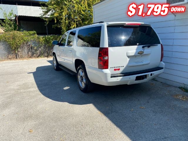 Chevrolet Suburban Vehicle Image 03