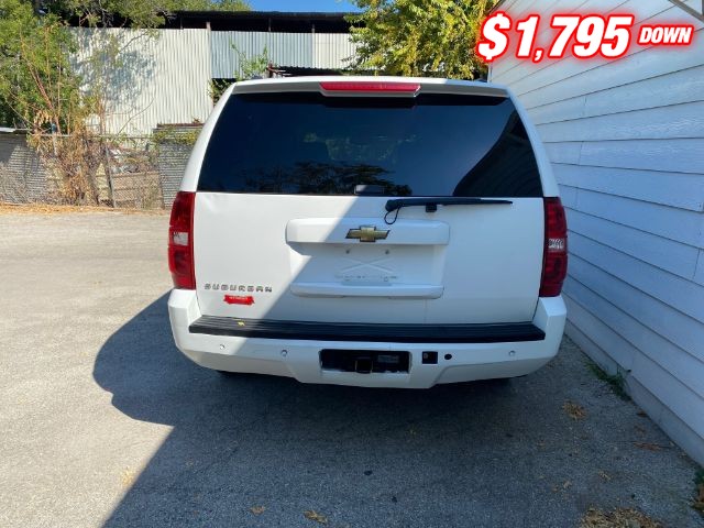 Chevrolet Suburban Vehicle Image 04