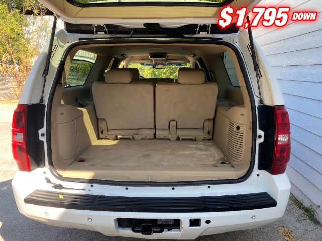 Chevrolet Suburban Vehicle Image 07