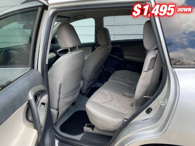 Toyota RAV4 Vehicle Image 06